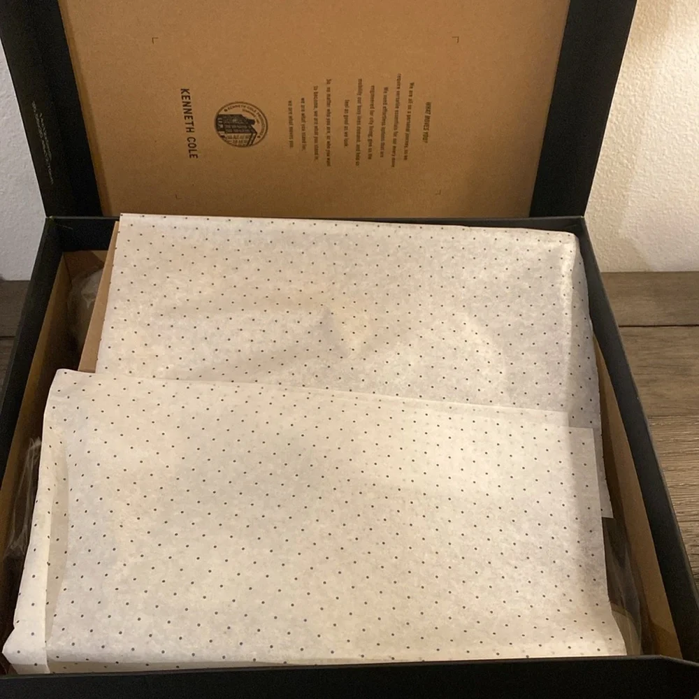 NIB [Kenneth Cole New York] Radell Lace-Up Lug Hiking Boots Olive Womens 5.5 - Picture 5 of 10